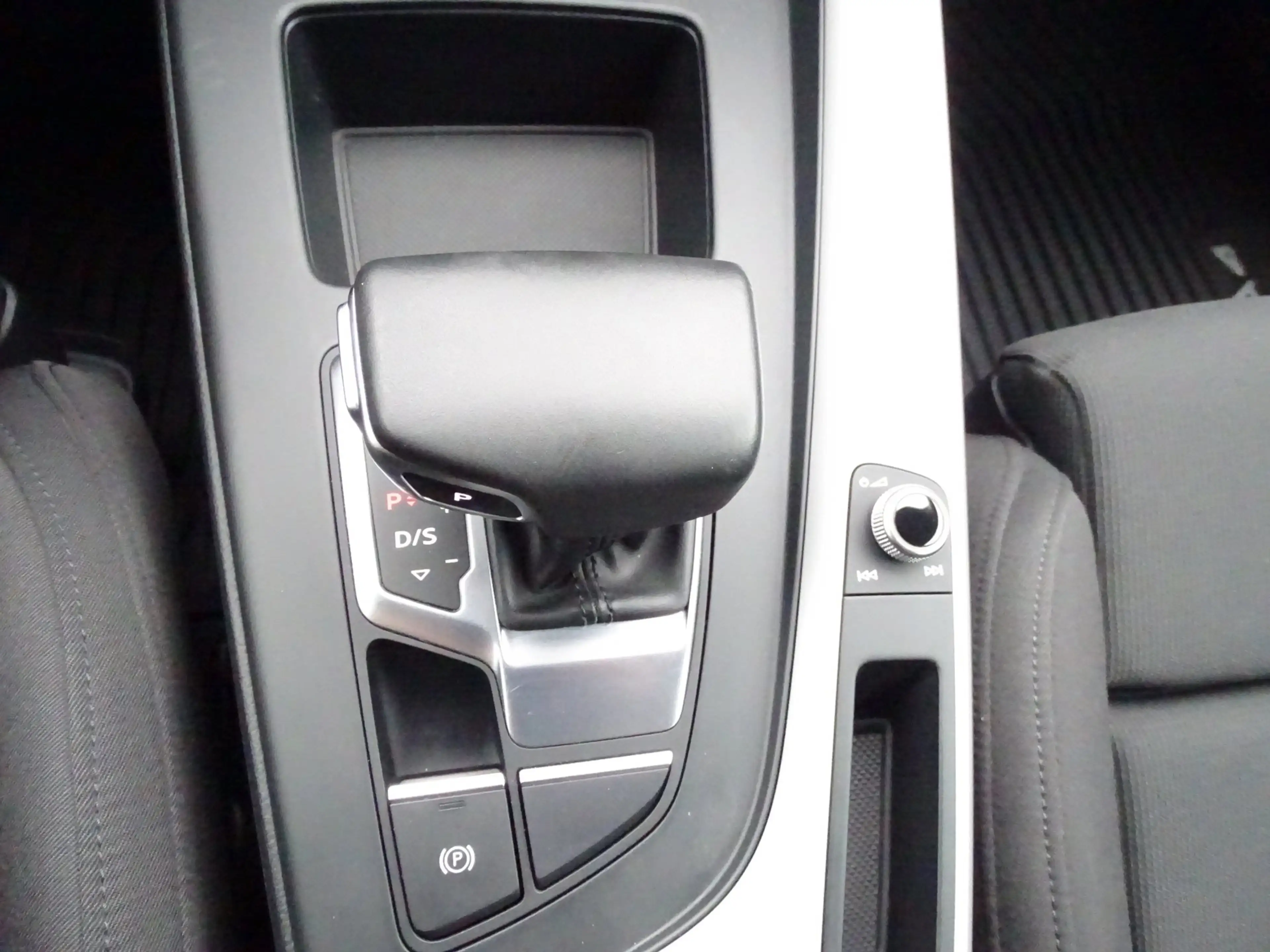 Audi A4 Avant 40 TFSI Business Edition 190pk — photo 20