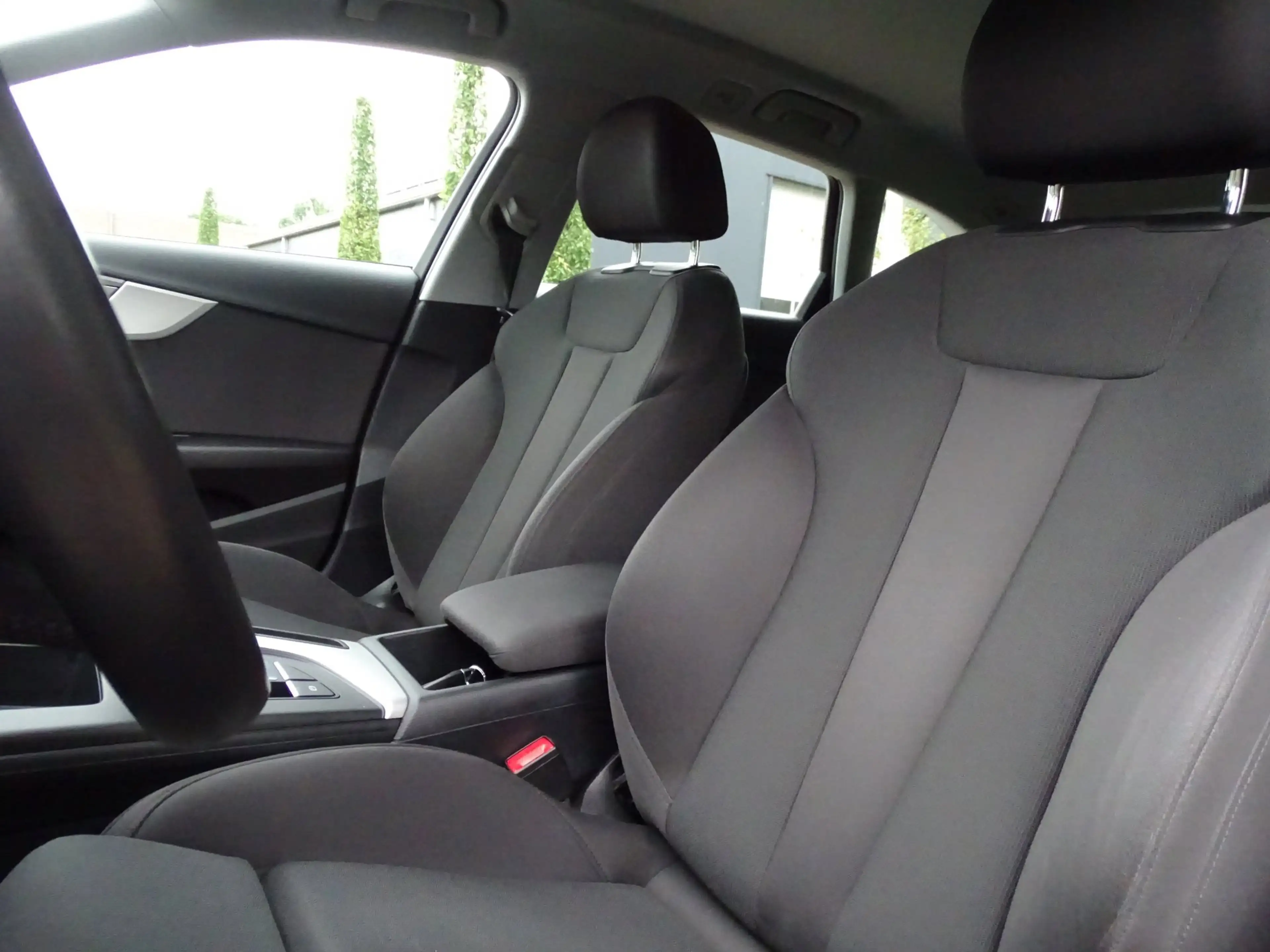 Audi A4 Avant 40 TFSI Business Edition 190pk — photo 24