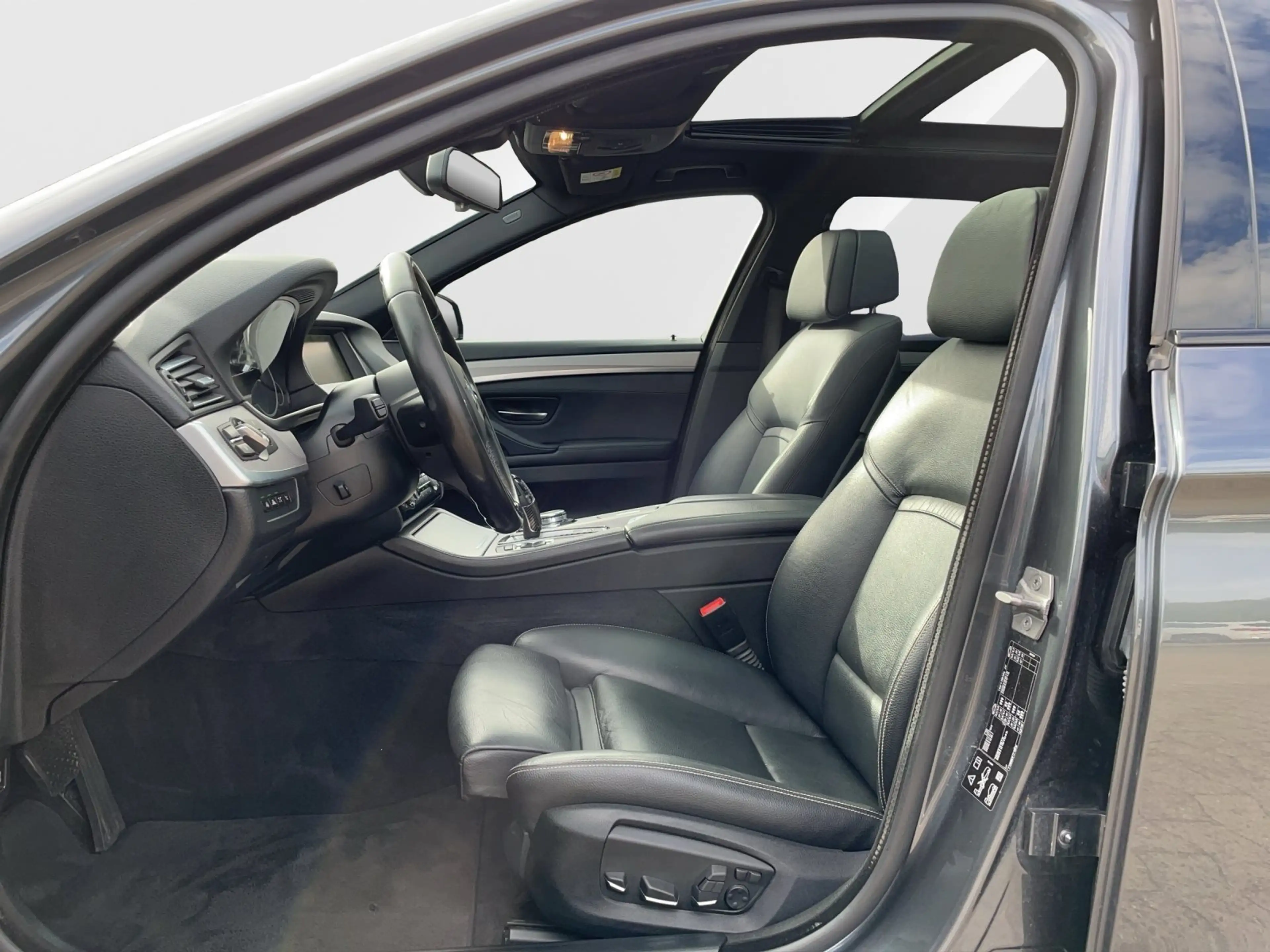 BMW 530 d xDrive Touring M Sport/Panorama/HUD/Ad. LED — photo 10