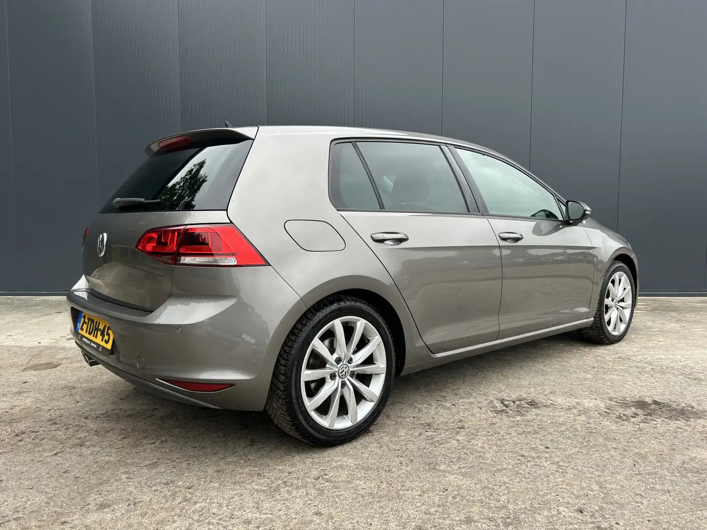 Volkswagen Golf 1.4 TSI AUTOMAAT Highline NAVI CRUISE ECC Gris - 2