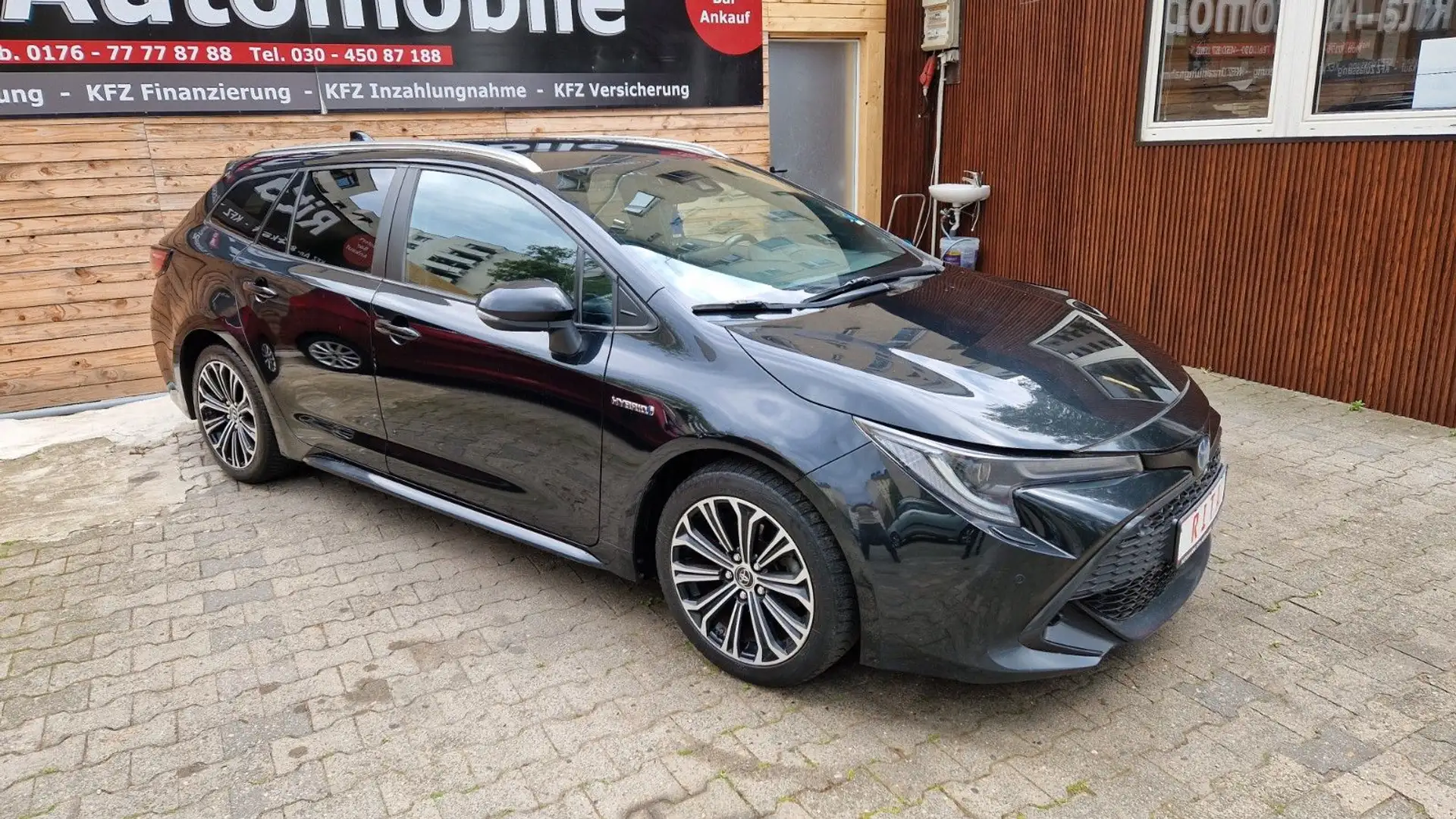 Toyota Corolla 1,8 Hybrid Team Deutschland Touring Schwarz - 2