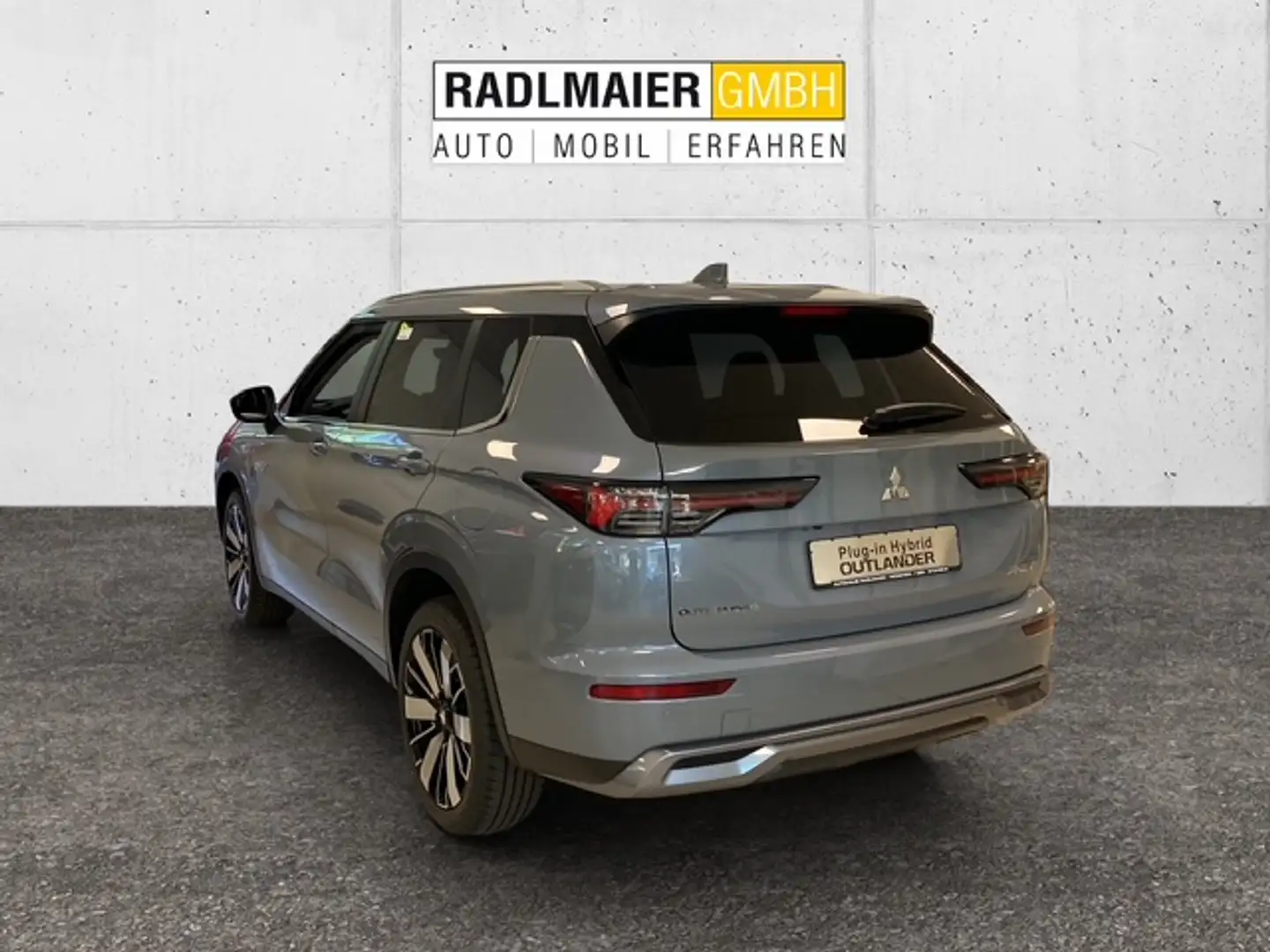 Mitsubishi Outlander Mitsubishi Plug-in Hybrid Intro Edition 2.4 Grau - 2