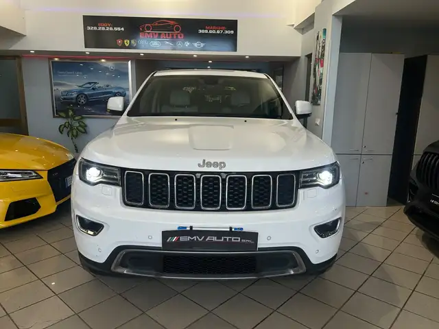 Jeep Grand Cherokee view 2