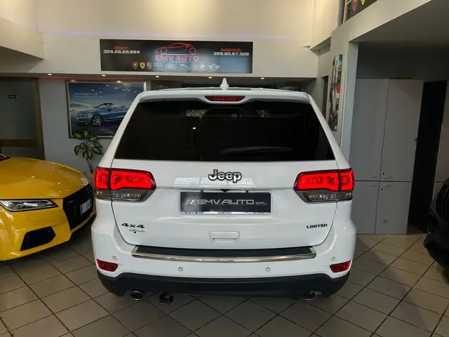 Jeep Grand Cherokee view 13