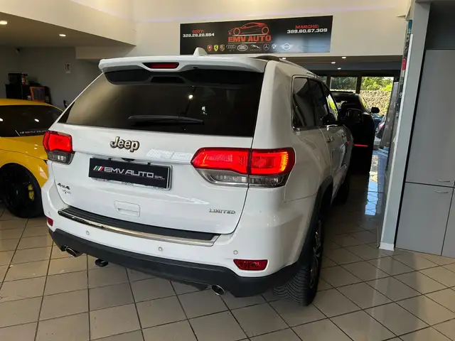 Jeep Grand Cherokee view 11