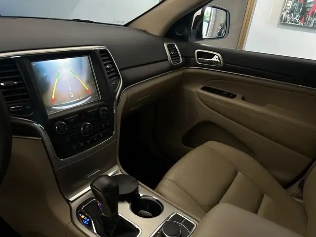 Jeep Grand Cherokee view 9