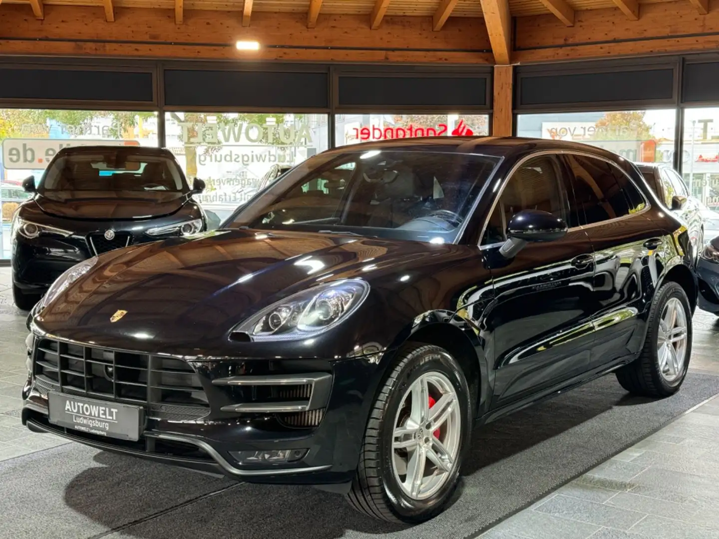 Porsche Macan 3.6 Turbo ACC-XENON-NAVI-LEDER-AHK-KAMERA Zwart - 1