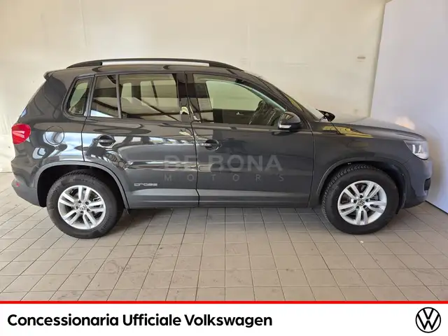 Volkswagen Tiguan view 6