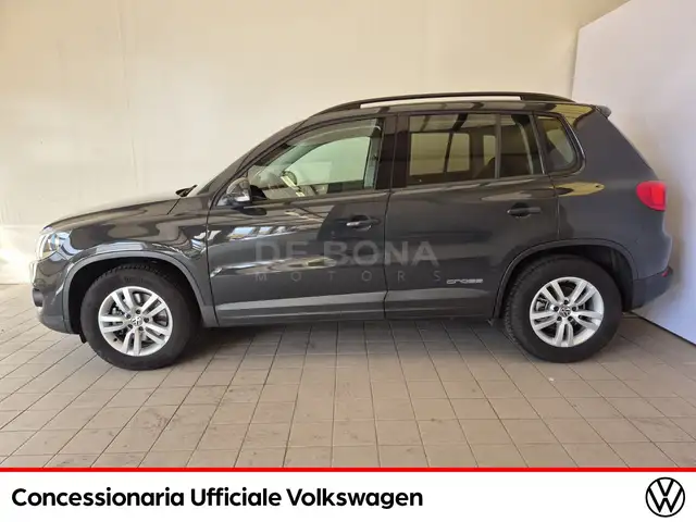 Volkswagen Tiguan view 3