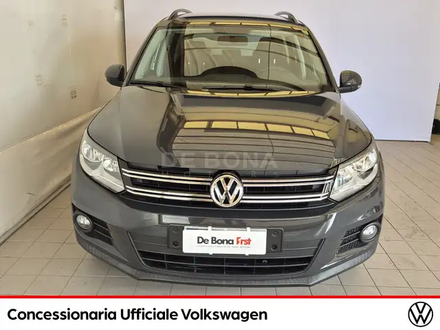 Volkswagen Tiguan view 2