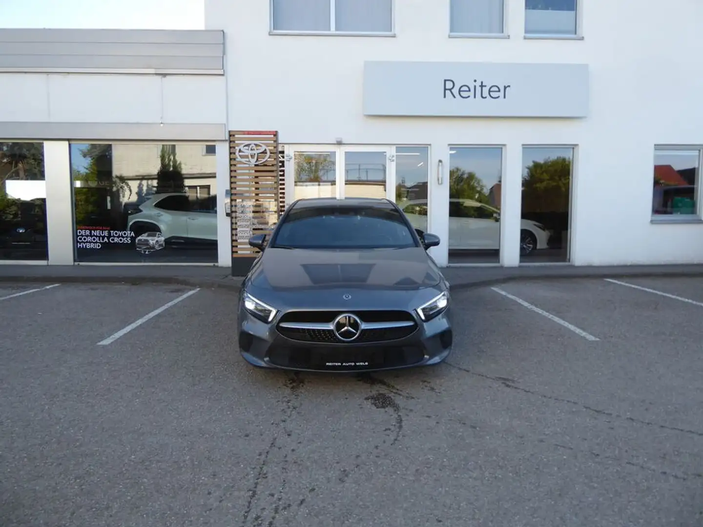 Mercedes-Benz A 180 d Aut. *LED*PANO*LEDER*KAMERA* Grau - 1