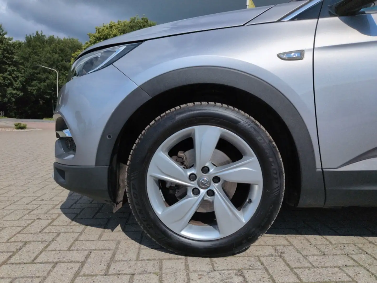 Opel Grandland INNOVATION 1.2 Turbo Panorama Navi LED Dyn. Kurven Gris - 2