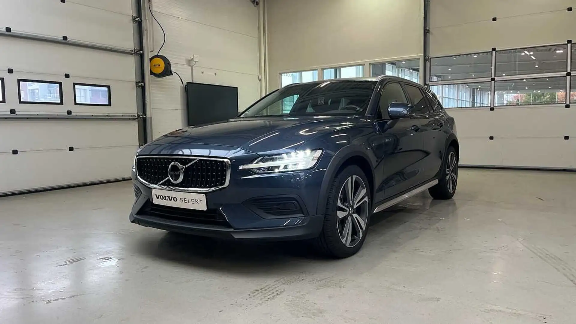 Volvo V60 Cross Country V60 CC II Cross Country B5 Mild Hybride AWD | Harm Blu/Azzurro - 1