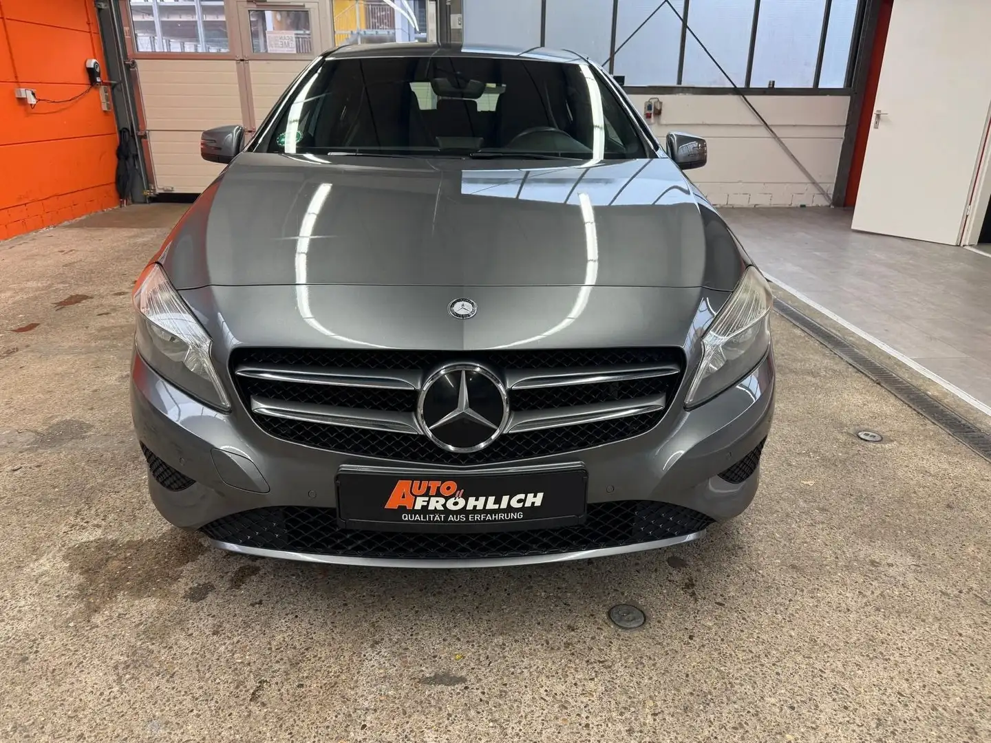 Mercedes-Benz A 200 A200 Automatik Navi Parktronic Sitzheizung Grau - 2