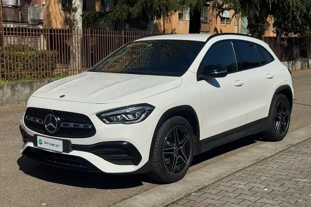 Mercedes-Benz GLA 180 GLA 180 d Automatic Premium