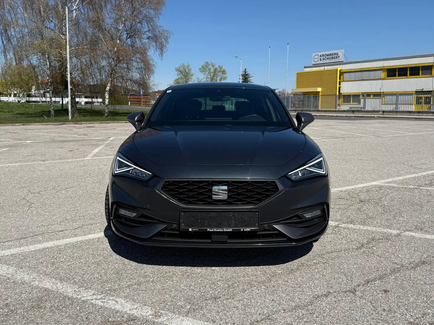 SEAT Leon Leon 1,5 TSI ACT FR Grau - 2