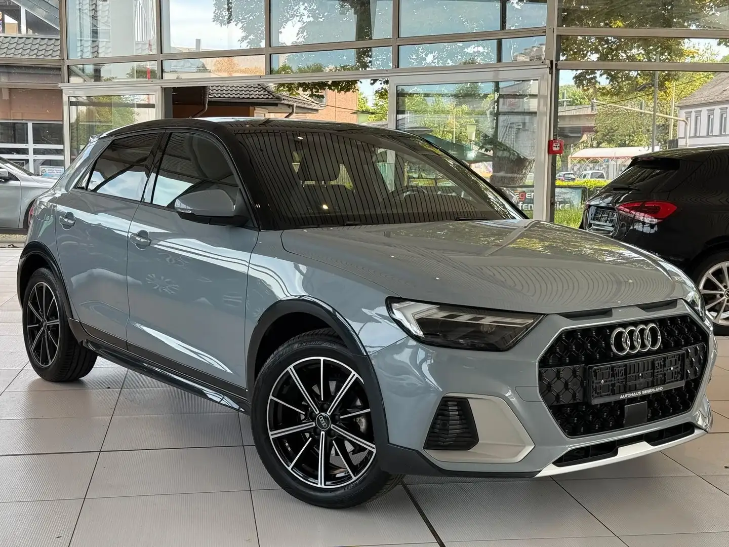 Audi A1 citycarver 35 TFSI S-Line/1.Hand/PDC Gris - 1