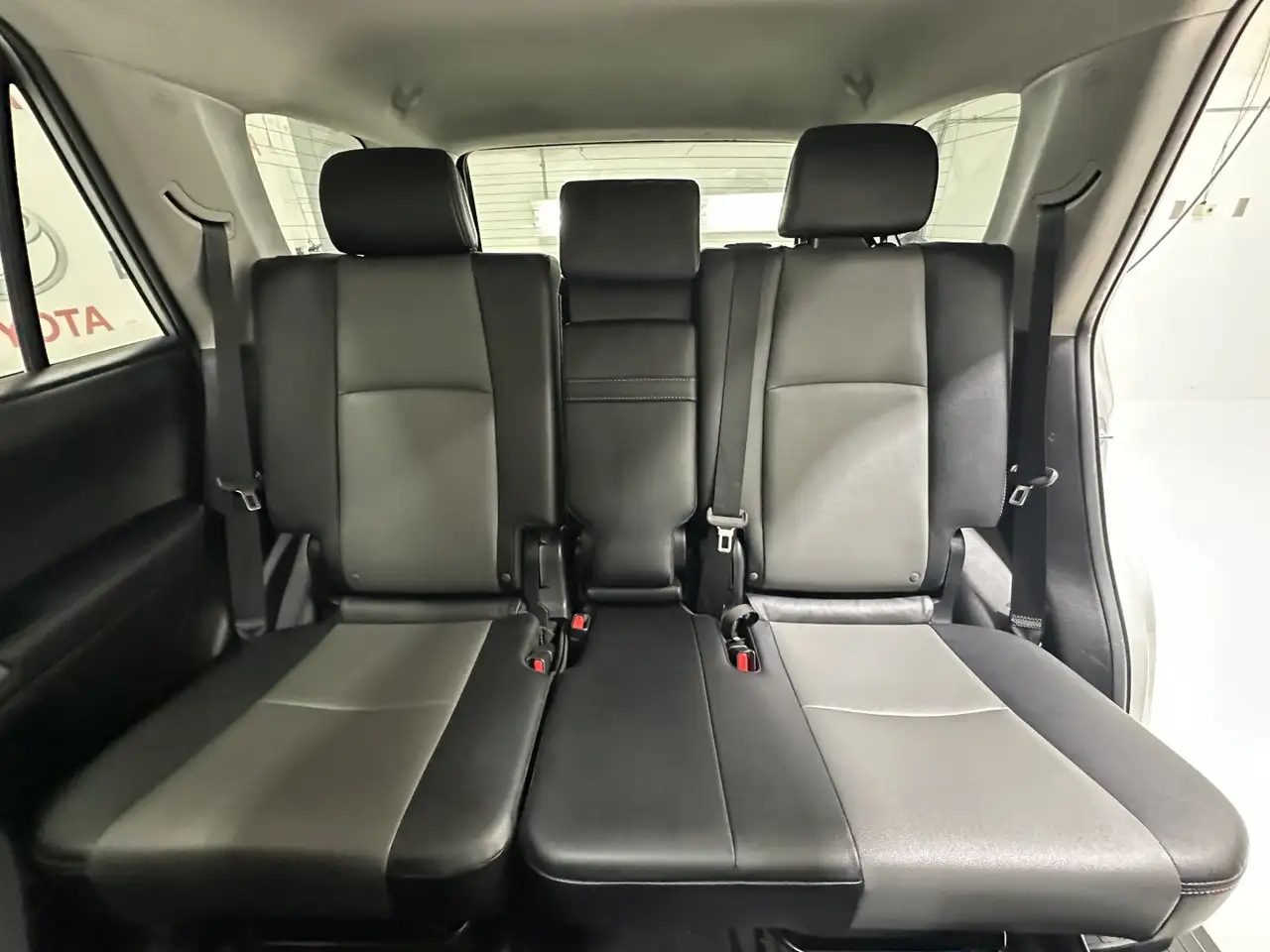 Toyota 4-Runner снимка Toyota 4-Runner