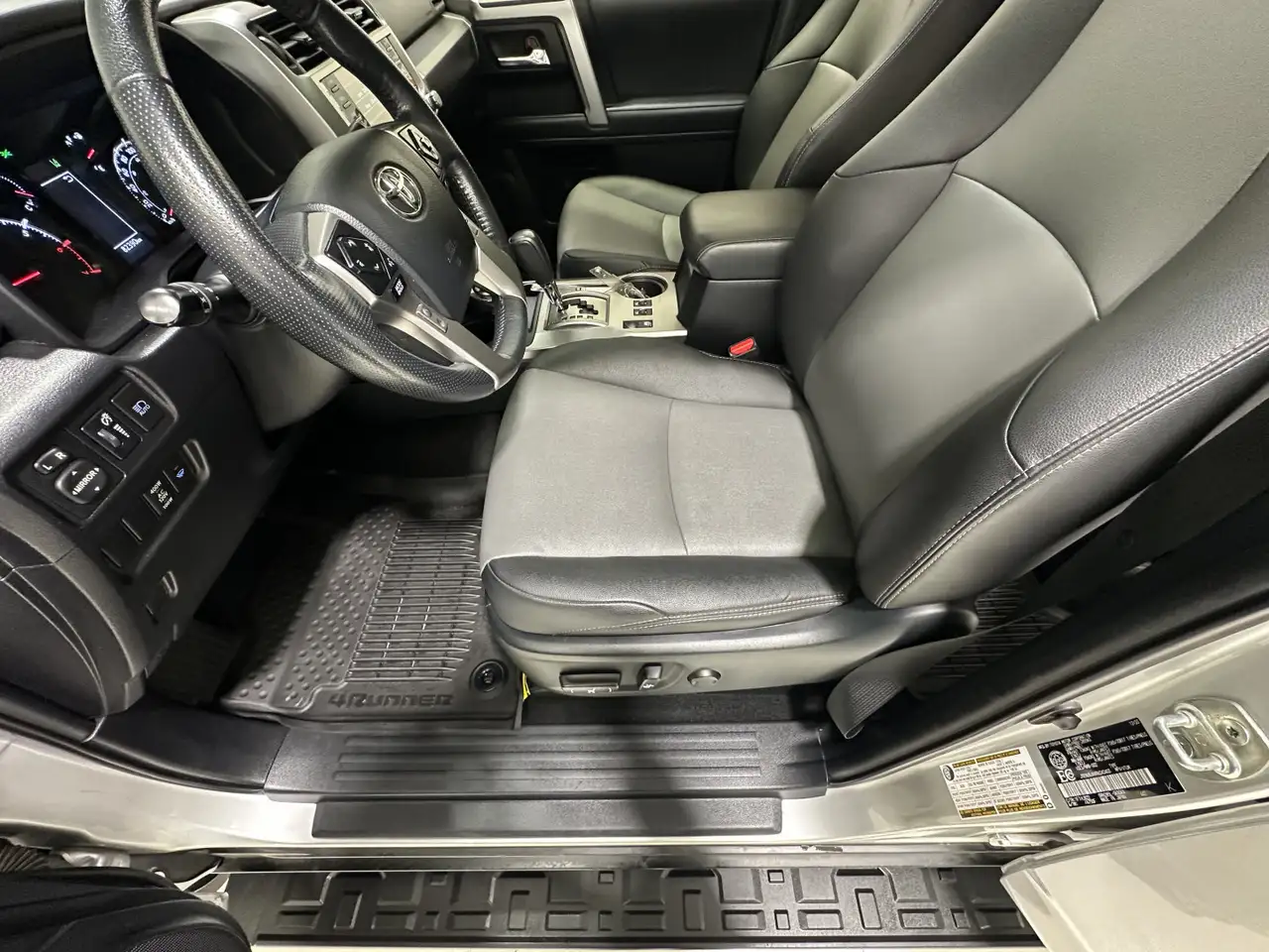 Toyota 4-Runner снимка Toyota 4-Runner