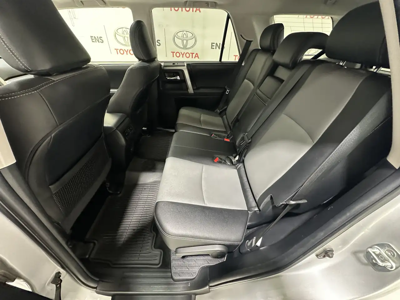 Toyota 4-Runner снимка Toyota 4-Runner