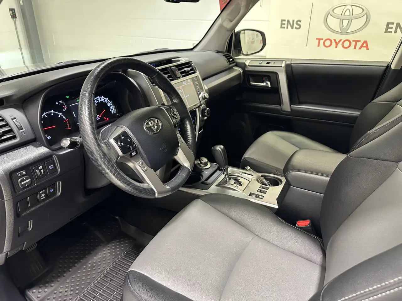 Toyota 4-Runner снимка Toyota 4-Runner