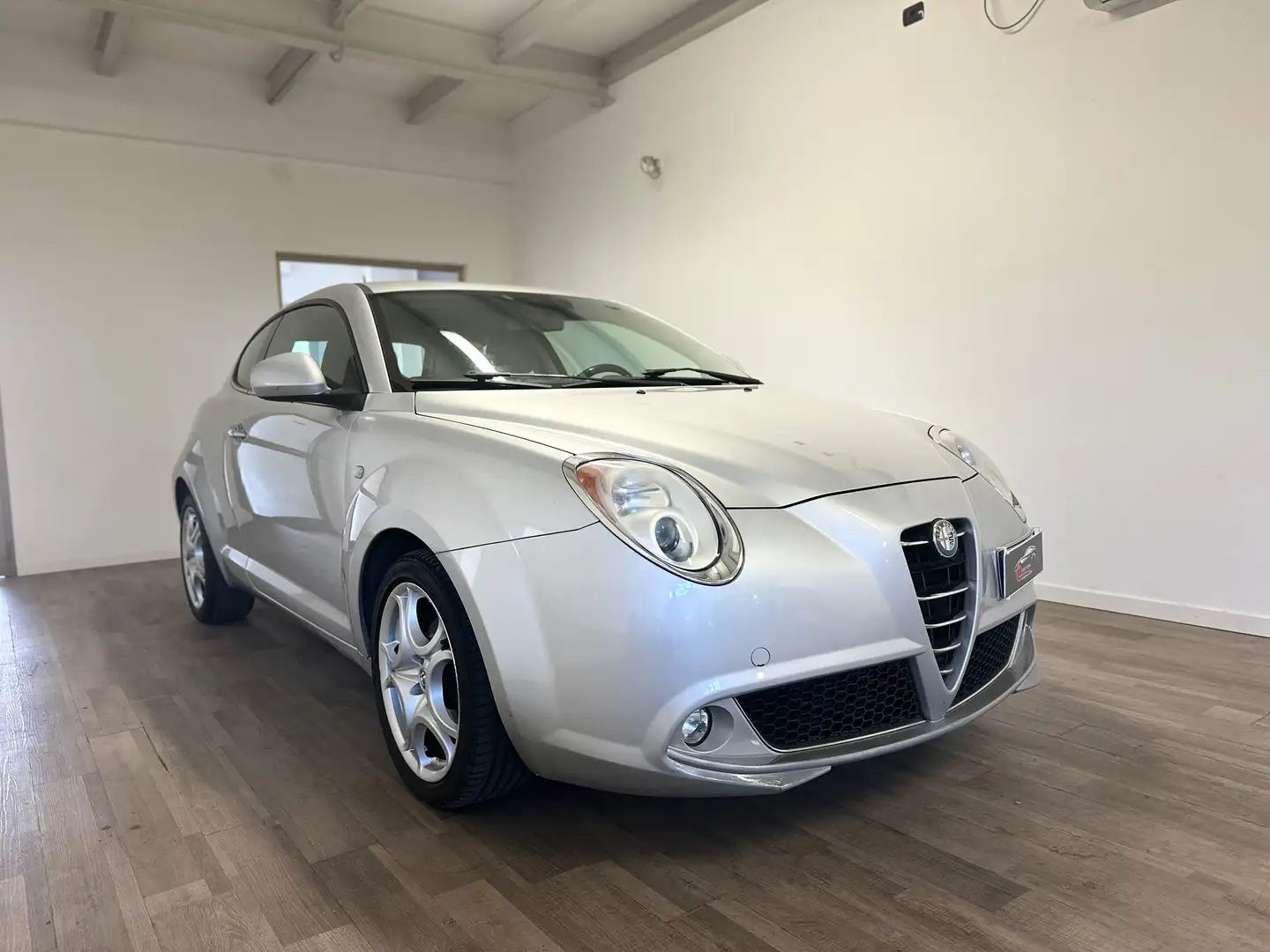 Alfa Romeo MiTo MiTo 1.6 jtdm Distinctive sport pack 120cv Gris - 2