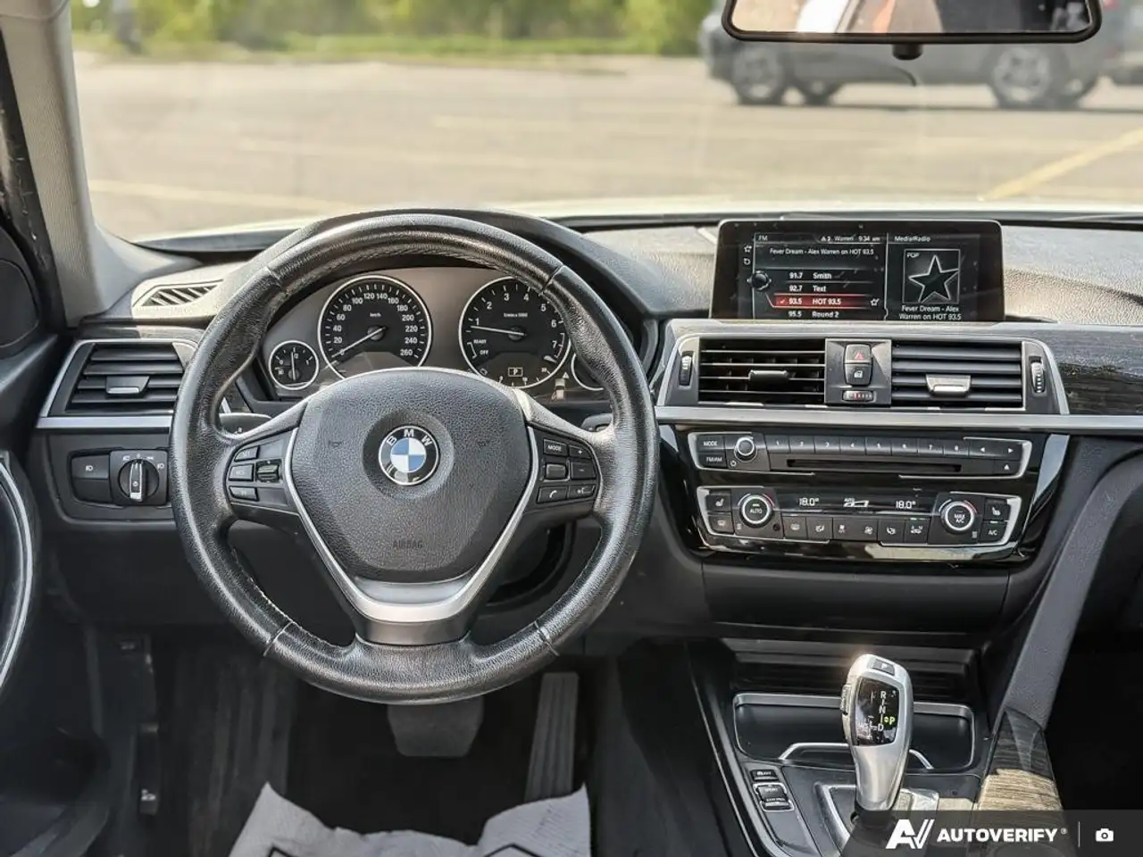 BMW 3 Series снимка BMW 3 Series