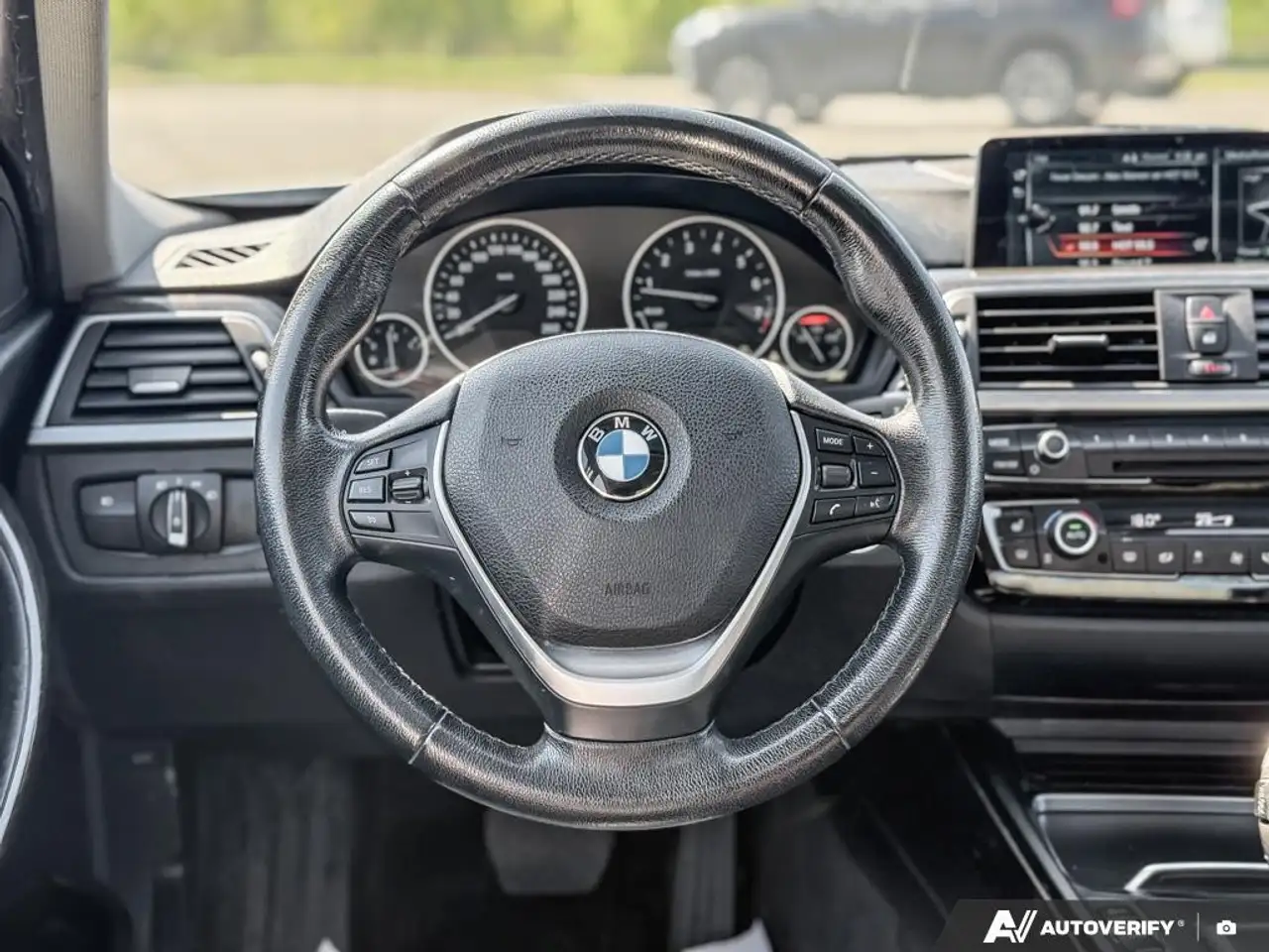 BMW 3 Series снимка BMW 3 Series