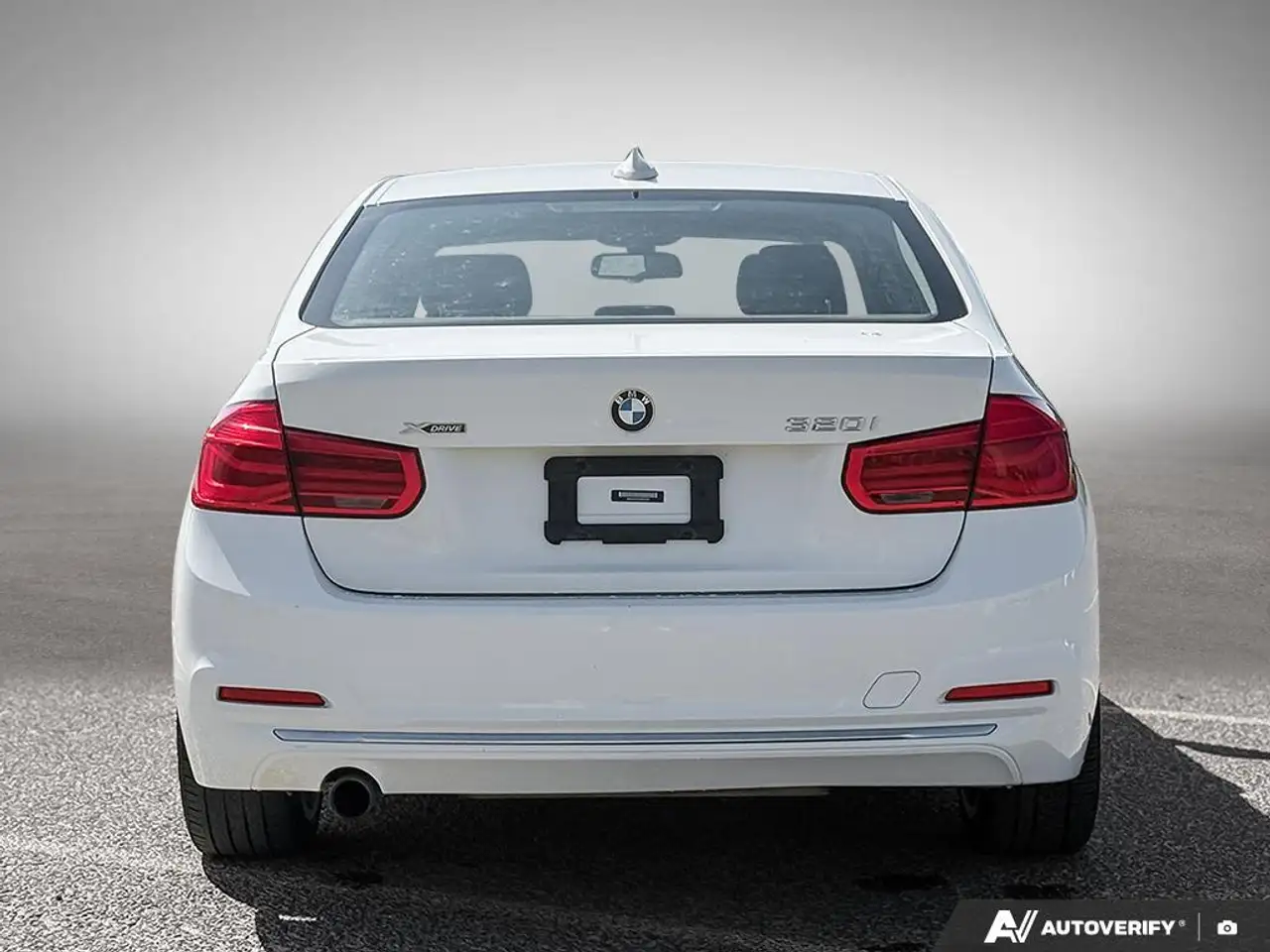 BMW 3 Series снимка BMW 3 Series