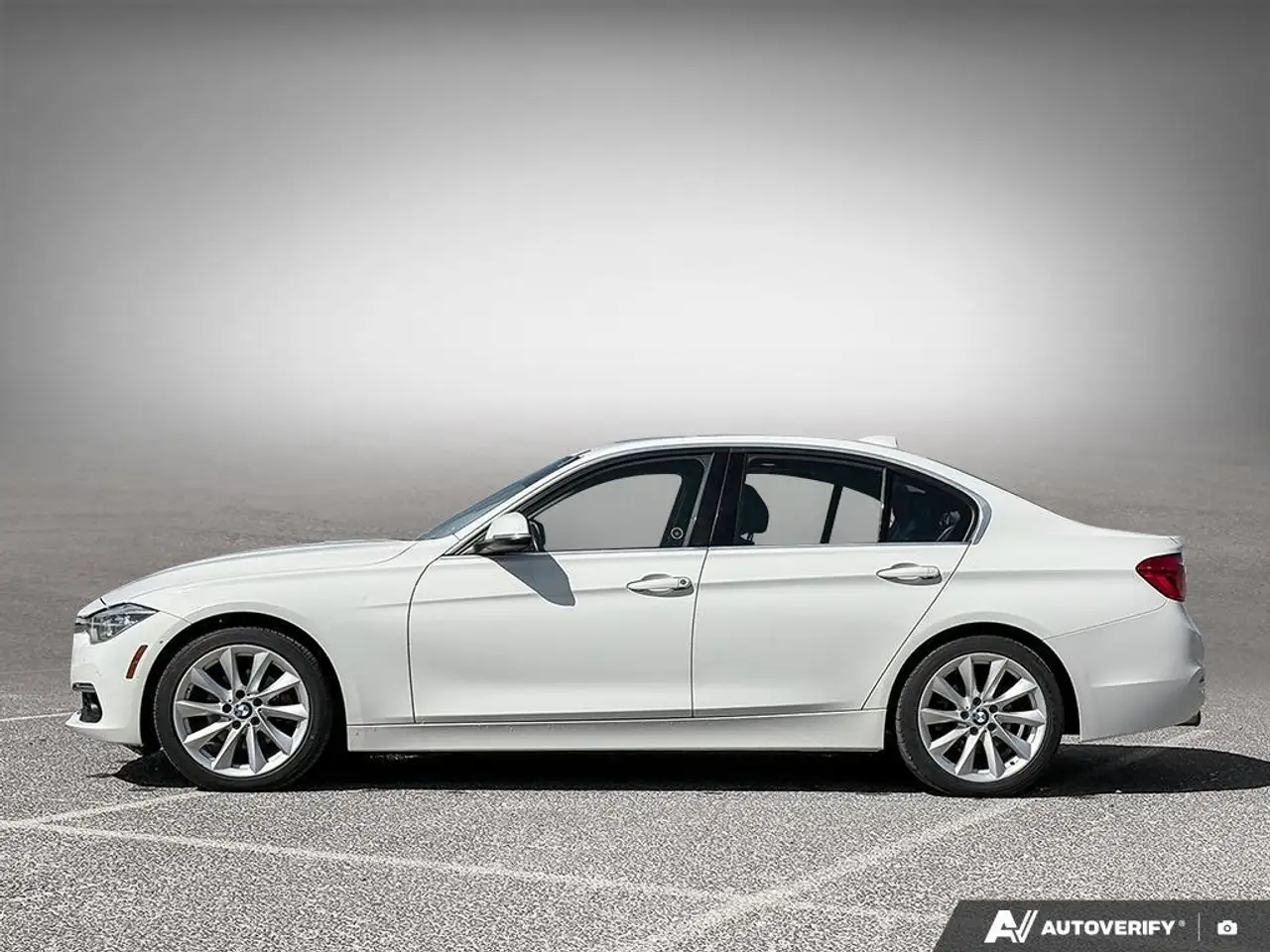 BMW 3 Series снимка BMW 3 Series