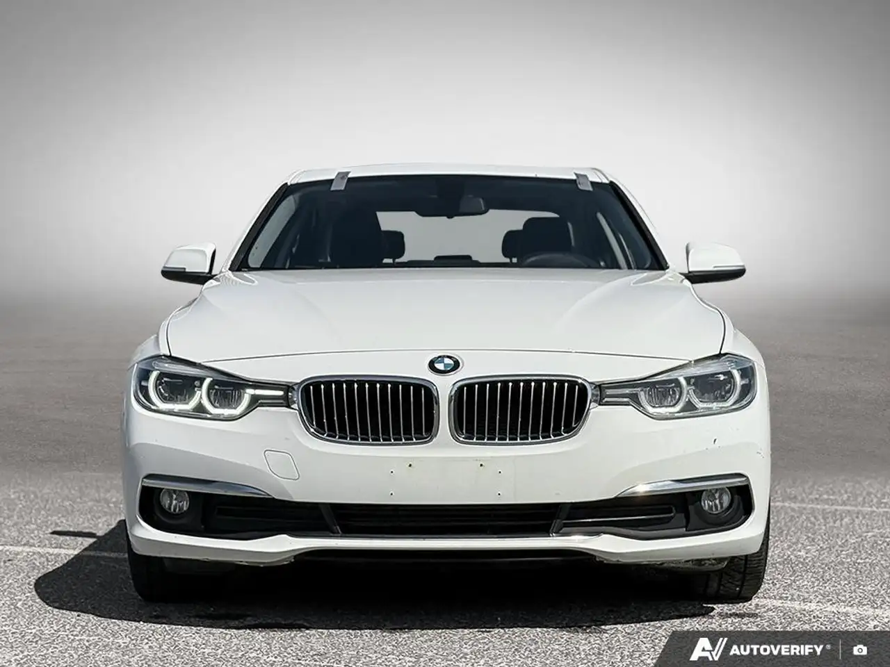 BMW 3 Series снимка BMW 3 Series