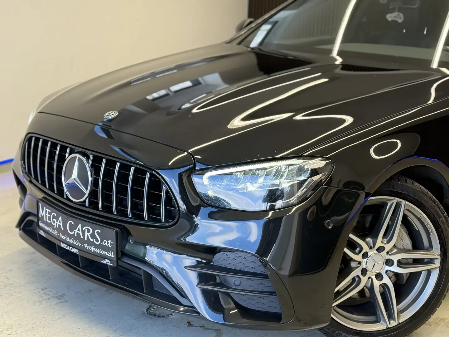 Mercedes-Benz E 220 d Aut. 4Matic AMG-Line | AMBIENTE | SCHIEBEDACH | Schwarz - 2