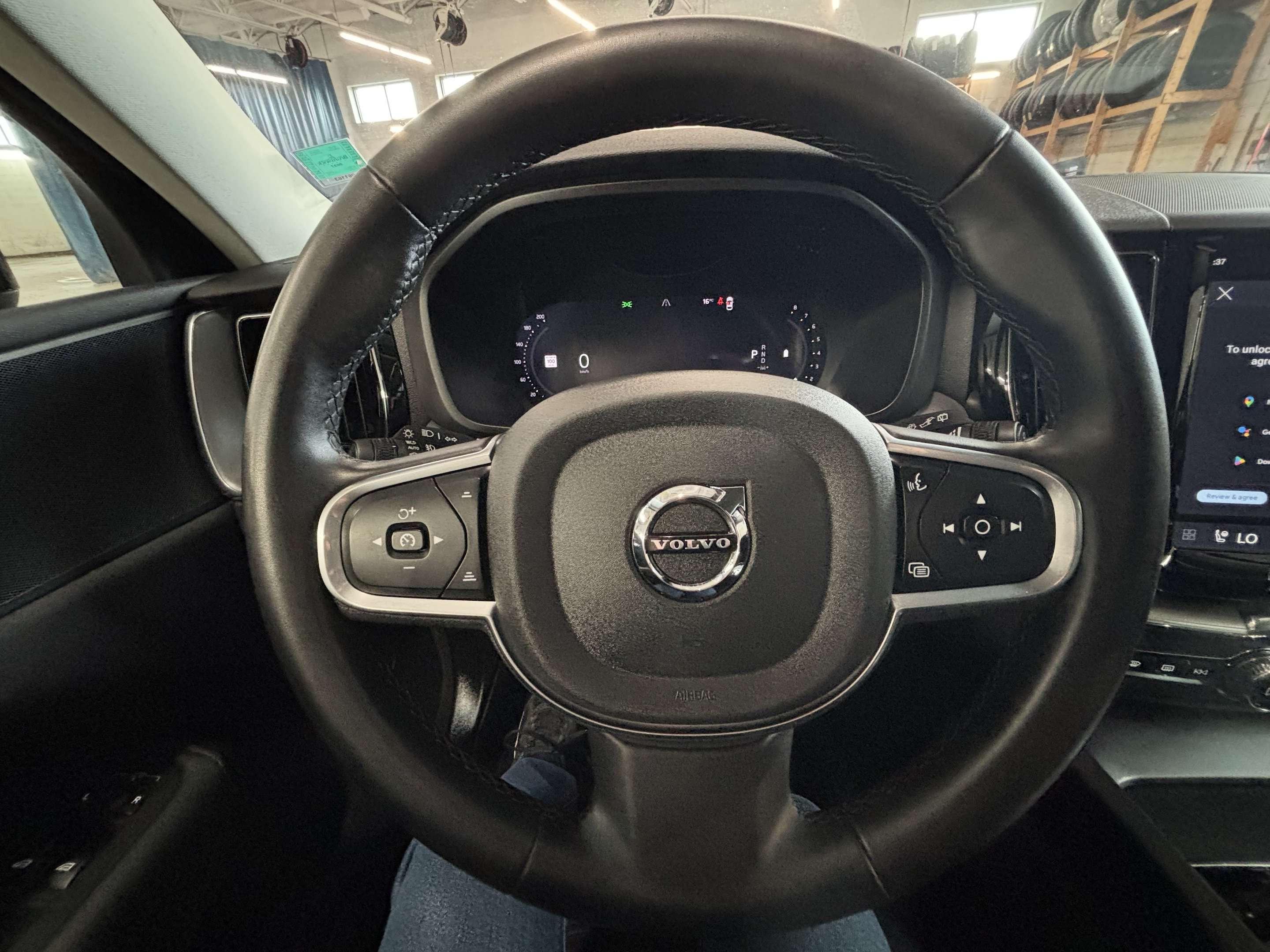 2024 Volvo XC60 B5 CPRE! AWD! SUN/MOONROOF! APPLE CARPLAY! thumb 12