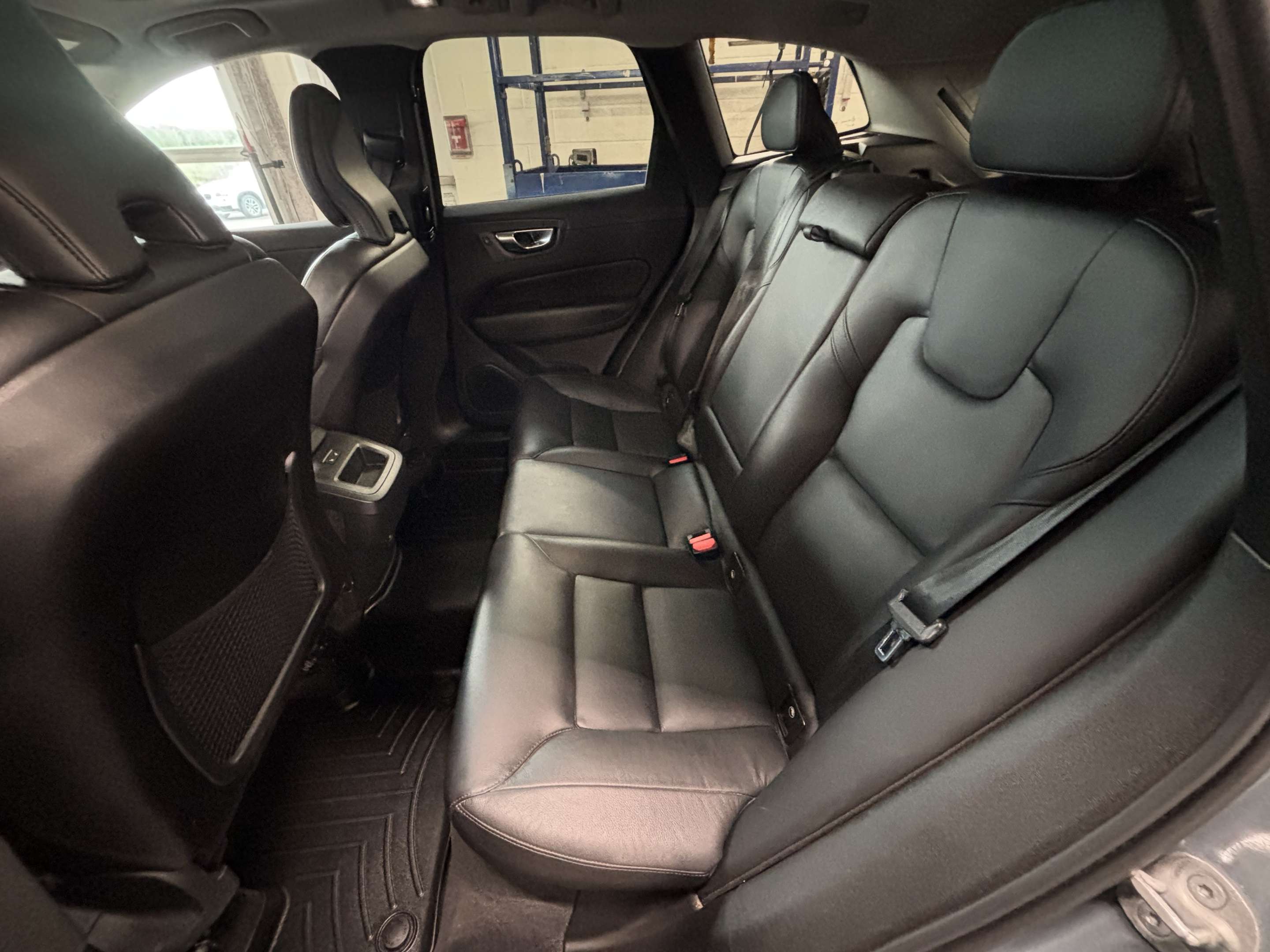 2024 Volvo XC60 B5 CPRE! AWD! SUN/MOONROOF! APPLE CARPLAY! thumb 7