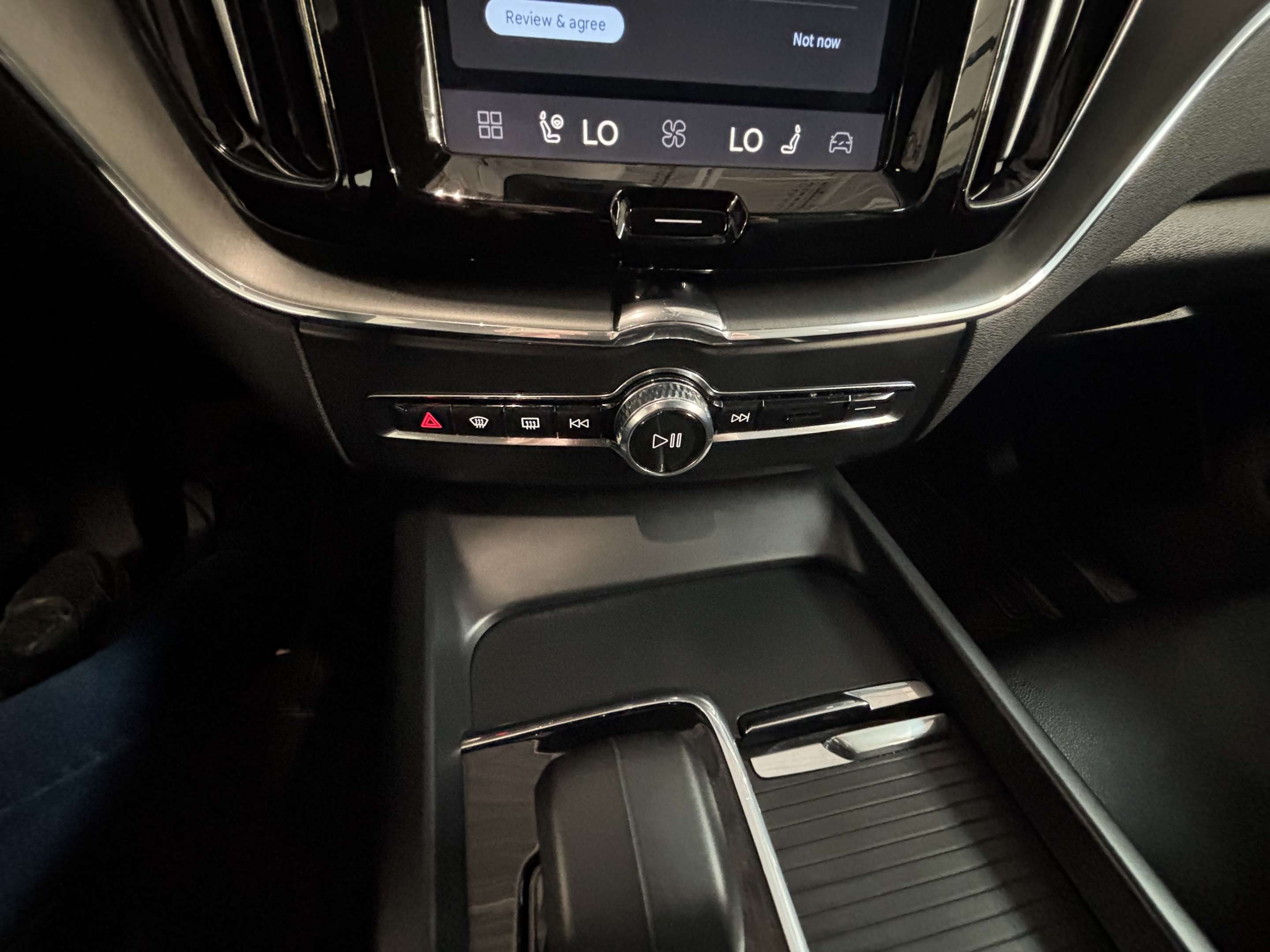 2024 Volvo XC60 B5 CPRE! AWD! SUN/MOONROOF! APPLE CARPLAY! thumb 16