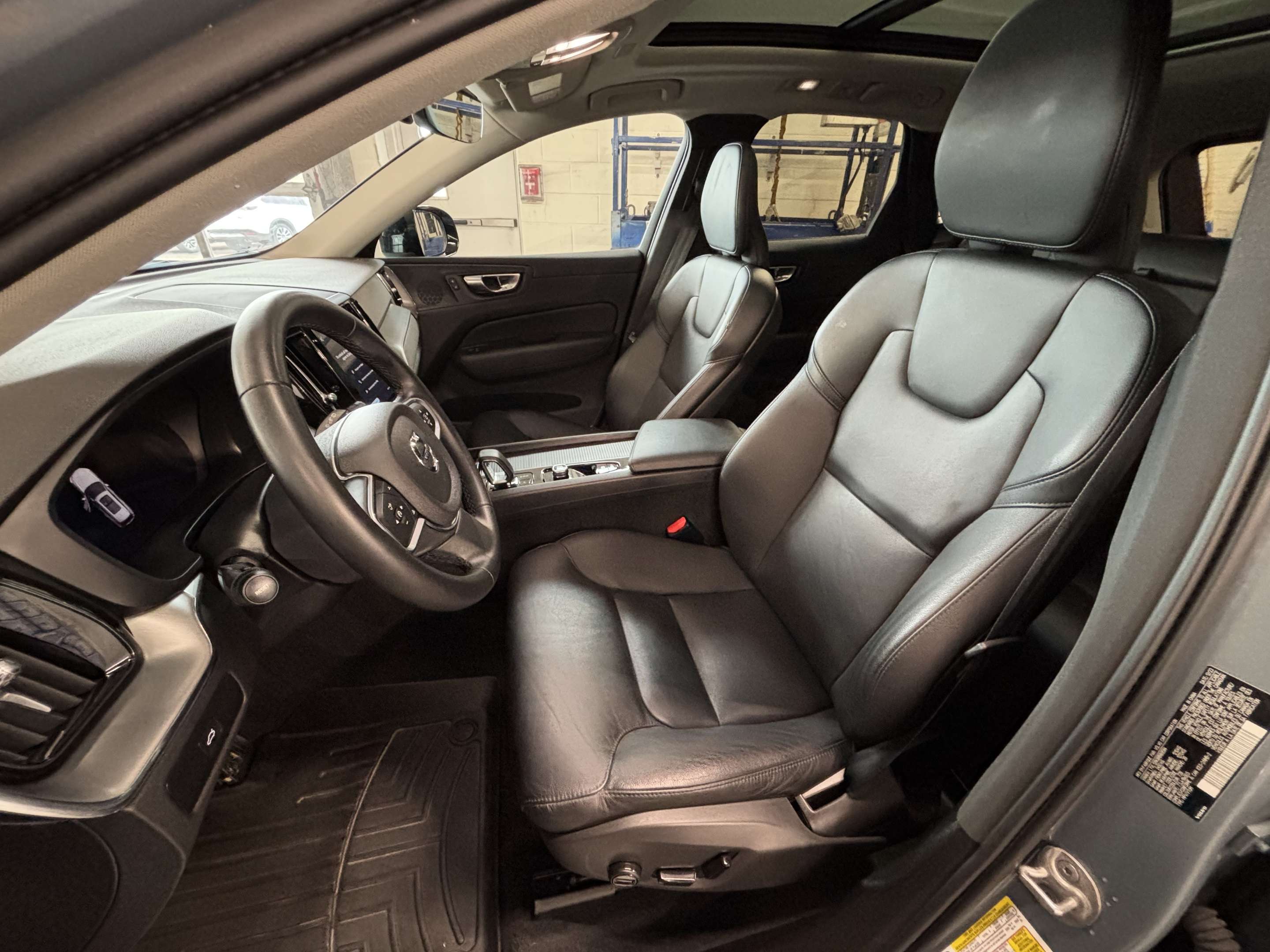 2024 Volvo XC60 B5 CPRE! AWD! SUN/MOONROOF! APPLE CARPLAY! thumb 10