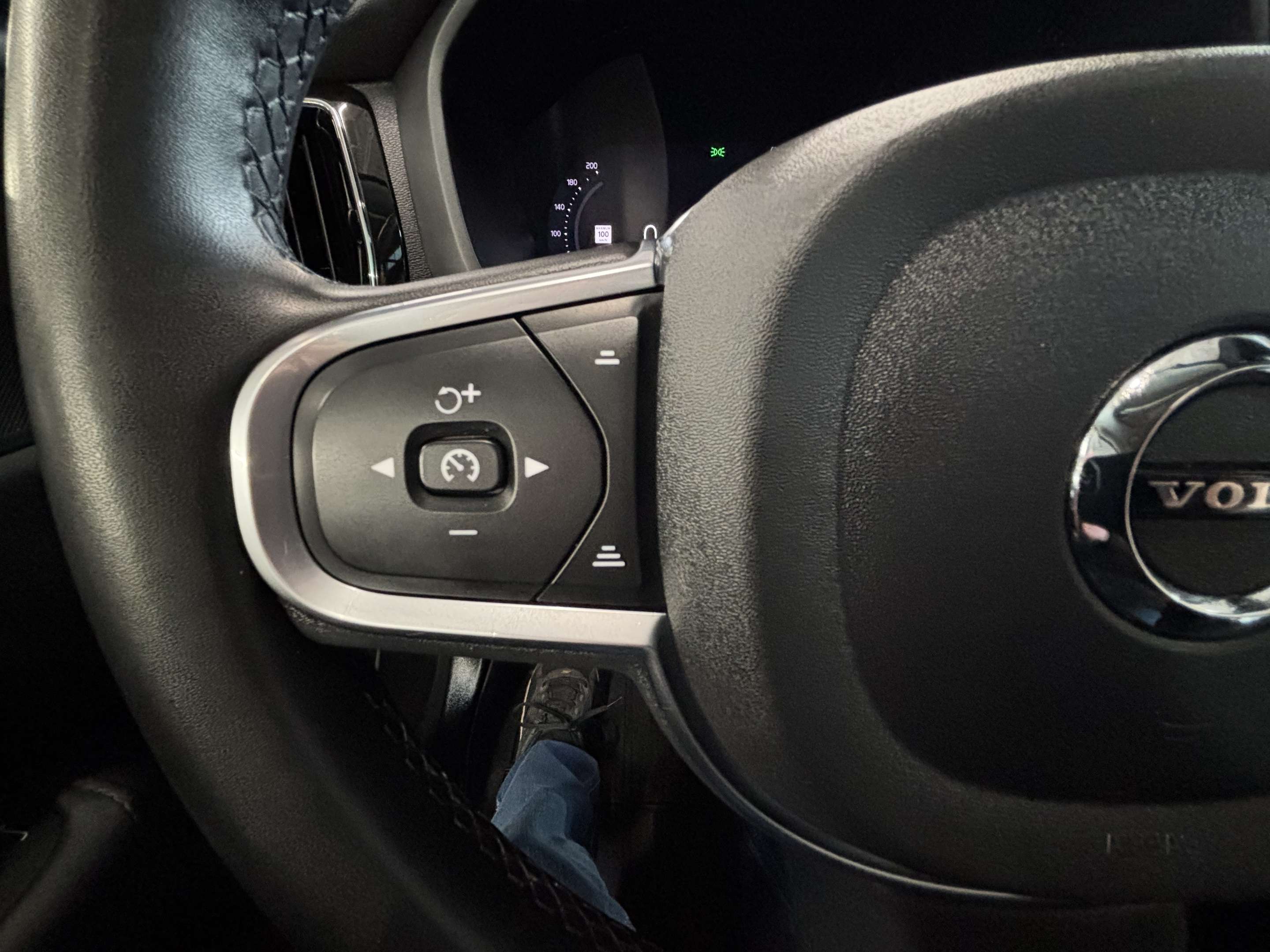 2024 Volvo XC60 B5 CPRE! AWD! SUN/MOONROOF! APPLE CARPLAY! thumb 14
