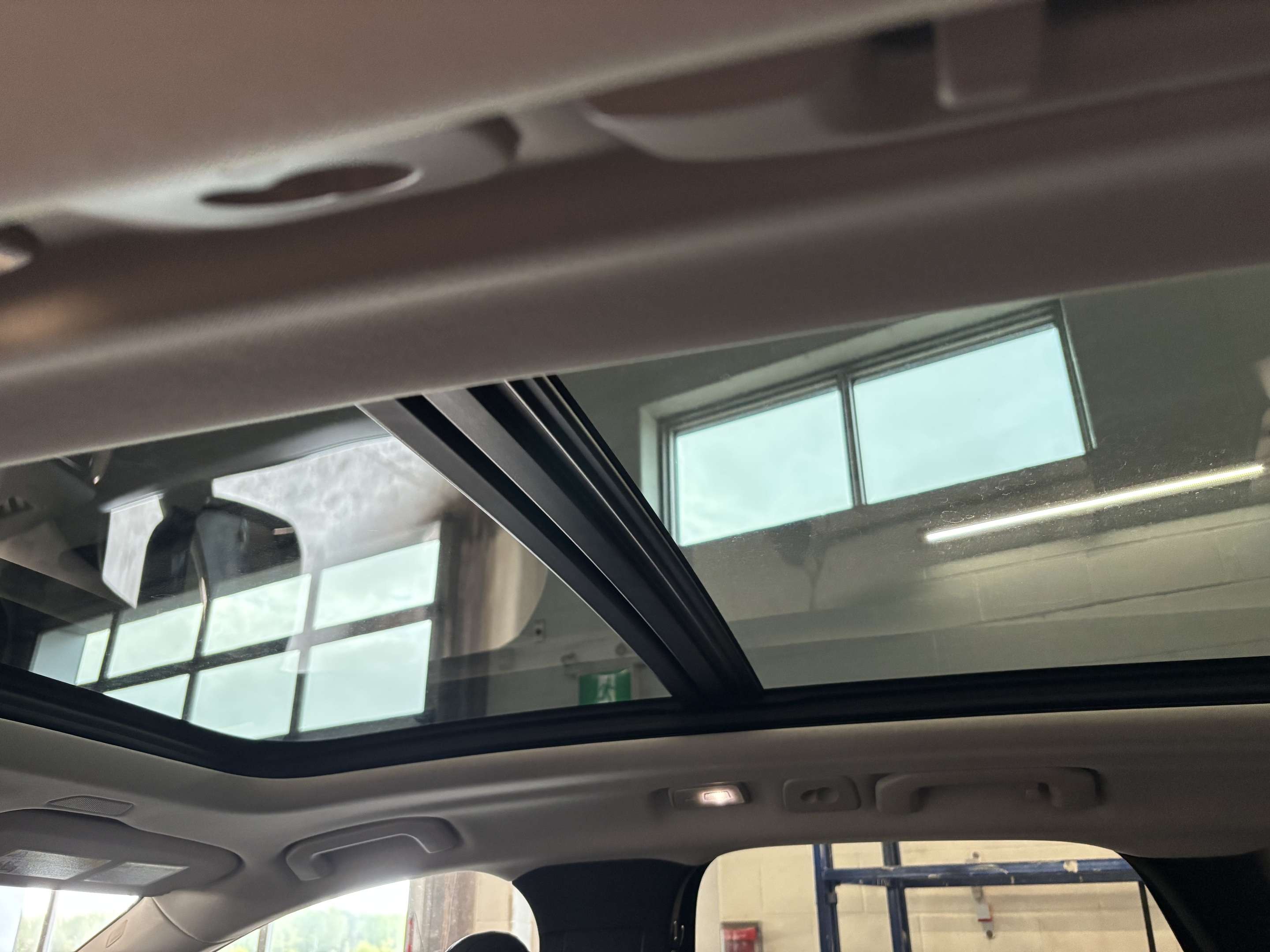 2024 Volvo XC60 B5 CPRE! AWD! SUN/MOONROOF! APPLE CARPLAY! thumb 8
