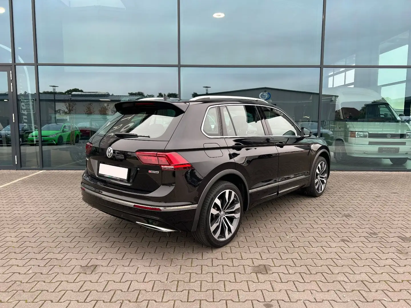 Volkswagen Tiguan 2.0 TDI 4MOTION R-Line Pano AHK Stndhzn Noir - 2