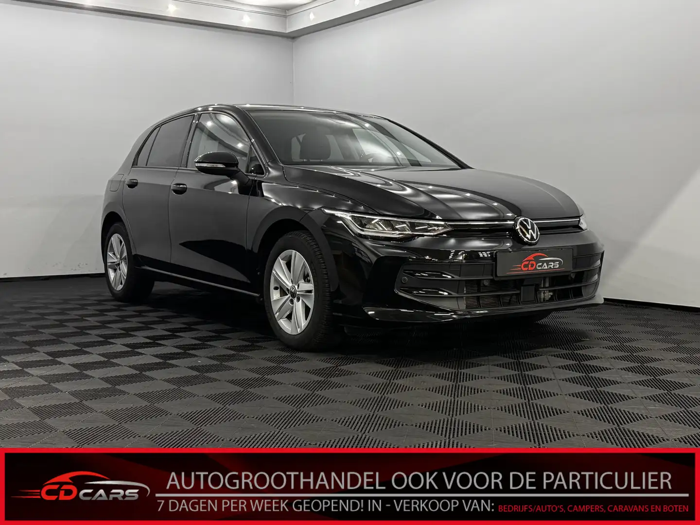Volkswagen Golf 1.5 TSI Life Edition Clima, Apple carplay, Parkeer Zwart - 1