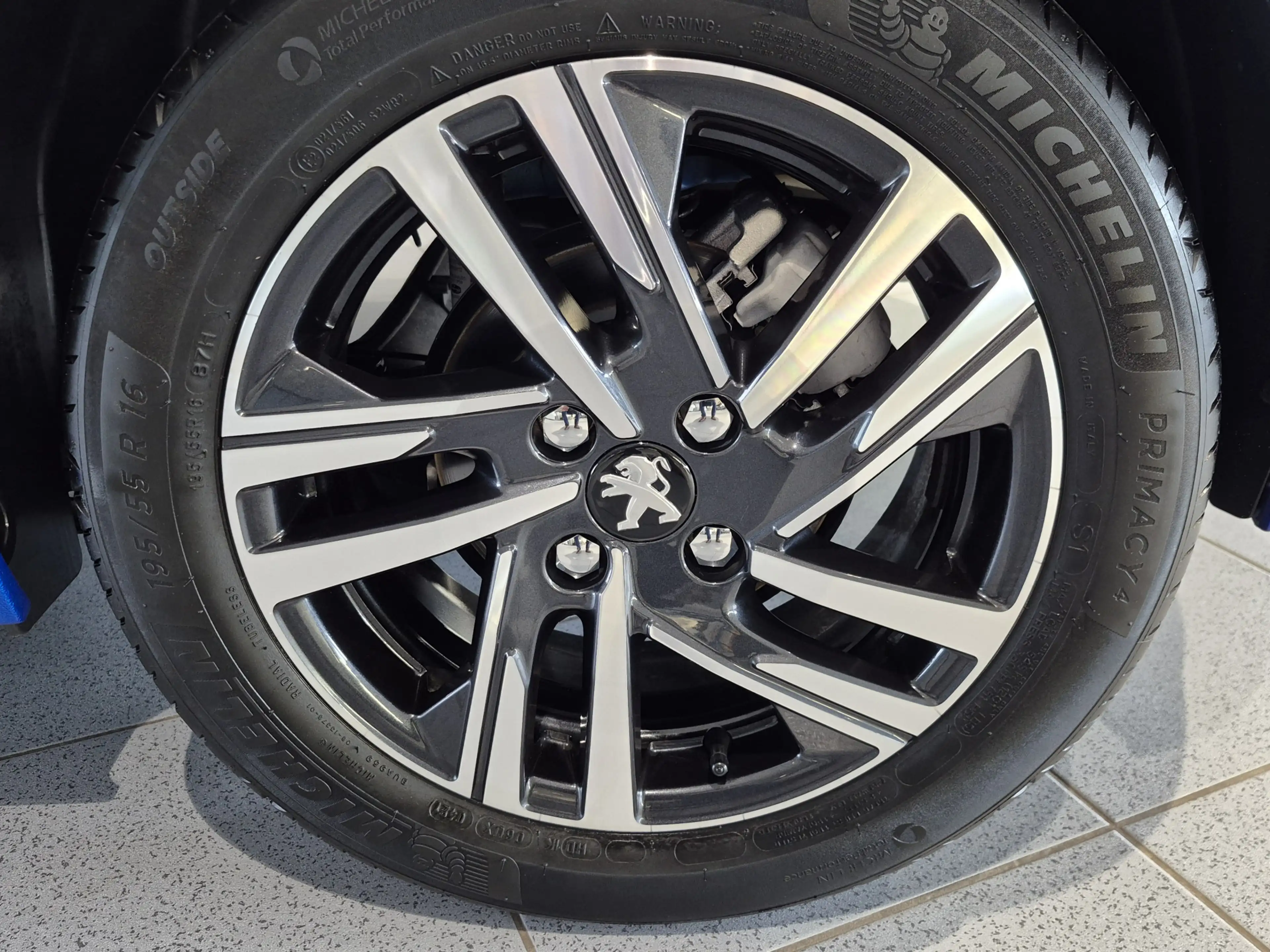 Peugeot 208 1.2 PureTech Allure 100 PK | Navigatie | Parkeerse — photo 14