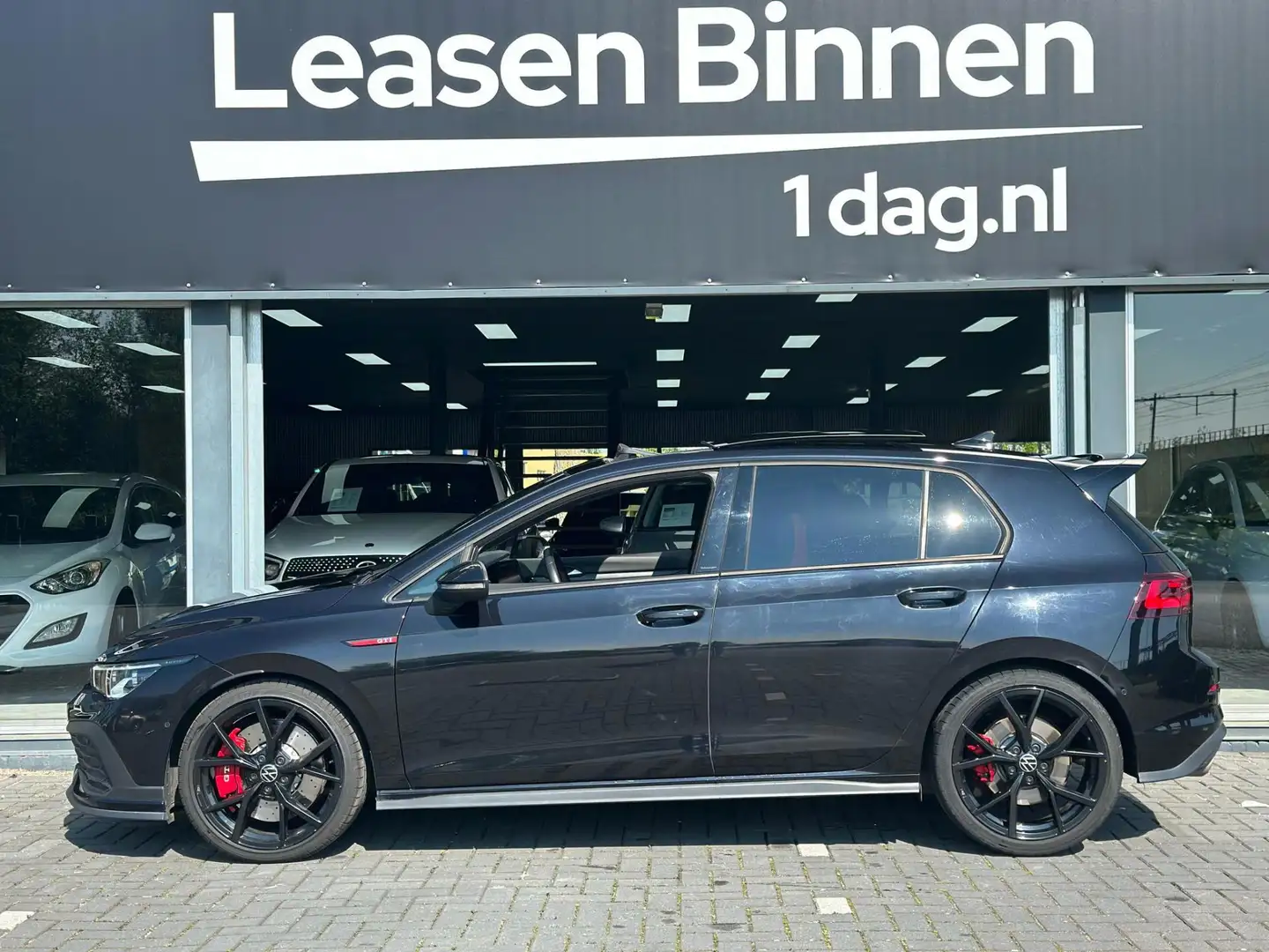 Volkswagen Golf GTI 2.0 TSI CLUBSPORT BLACKSTYLE PANO/HUD/CAM/KEYLESS Zwart - 2