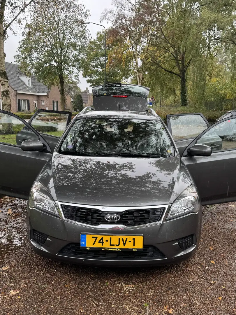 Kia Ceed / cee'd 1.6 X-tra Grijs - 1