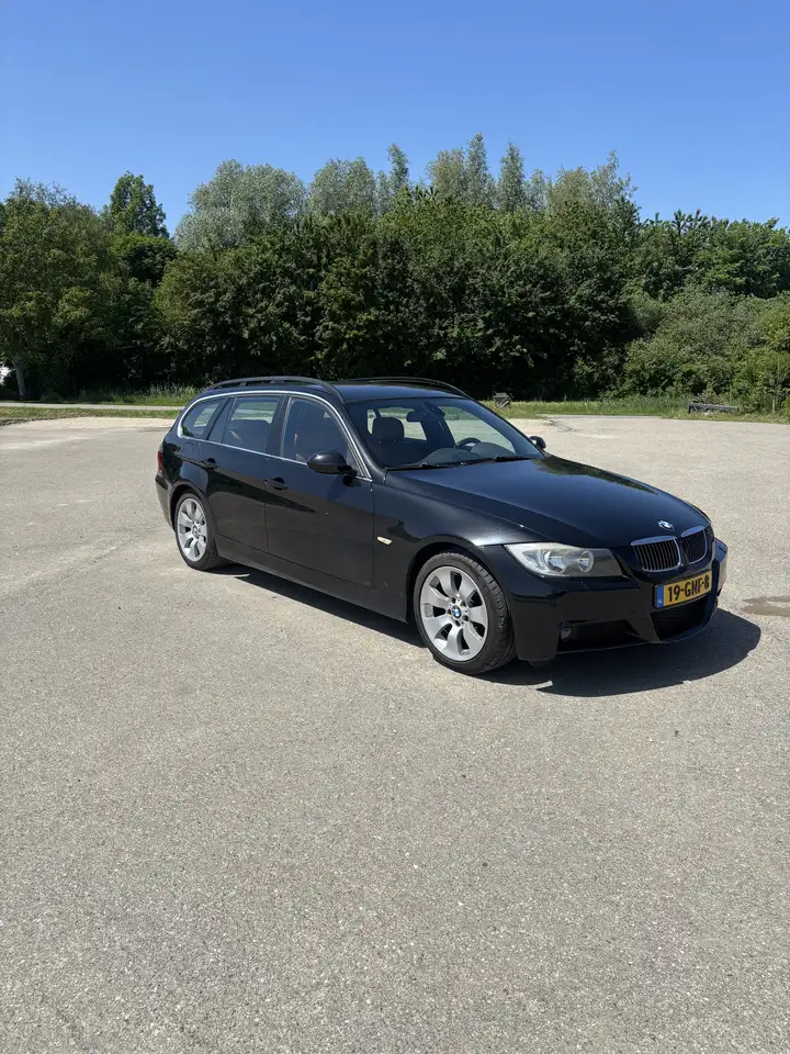 BMW 330