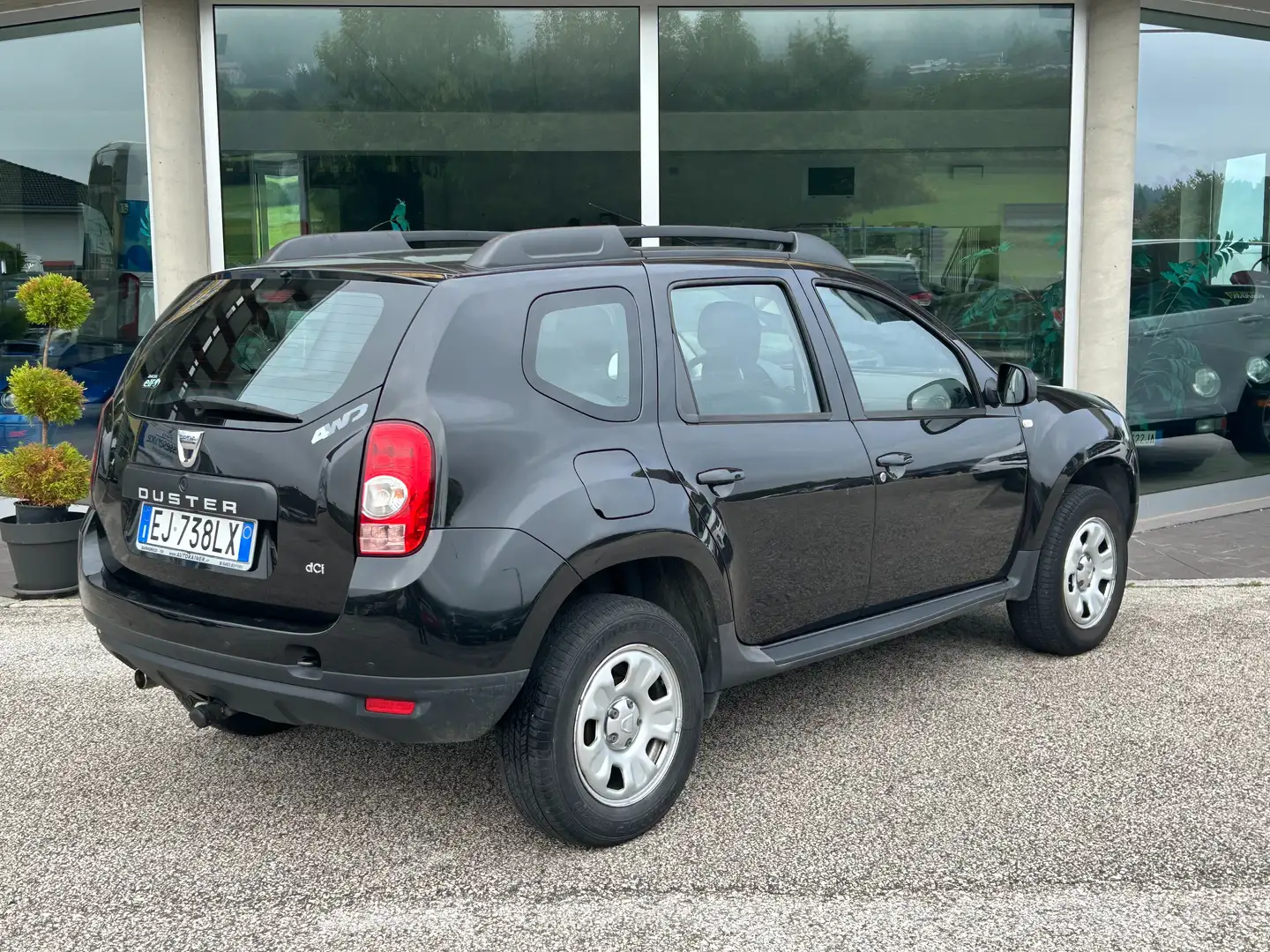 Dacia Duster 4x4 1.5 dci Laureate 110cv "GANCIO TRAINO" Nero - 2