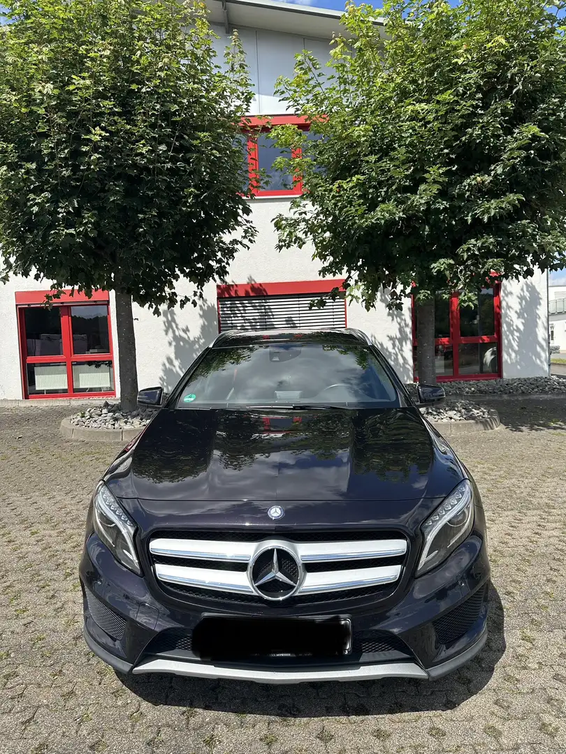 Mercedes-Benz GLA 200 AMG Line Violett - 1