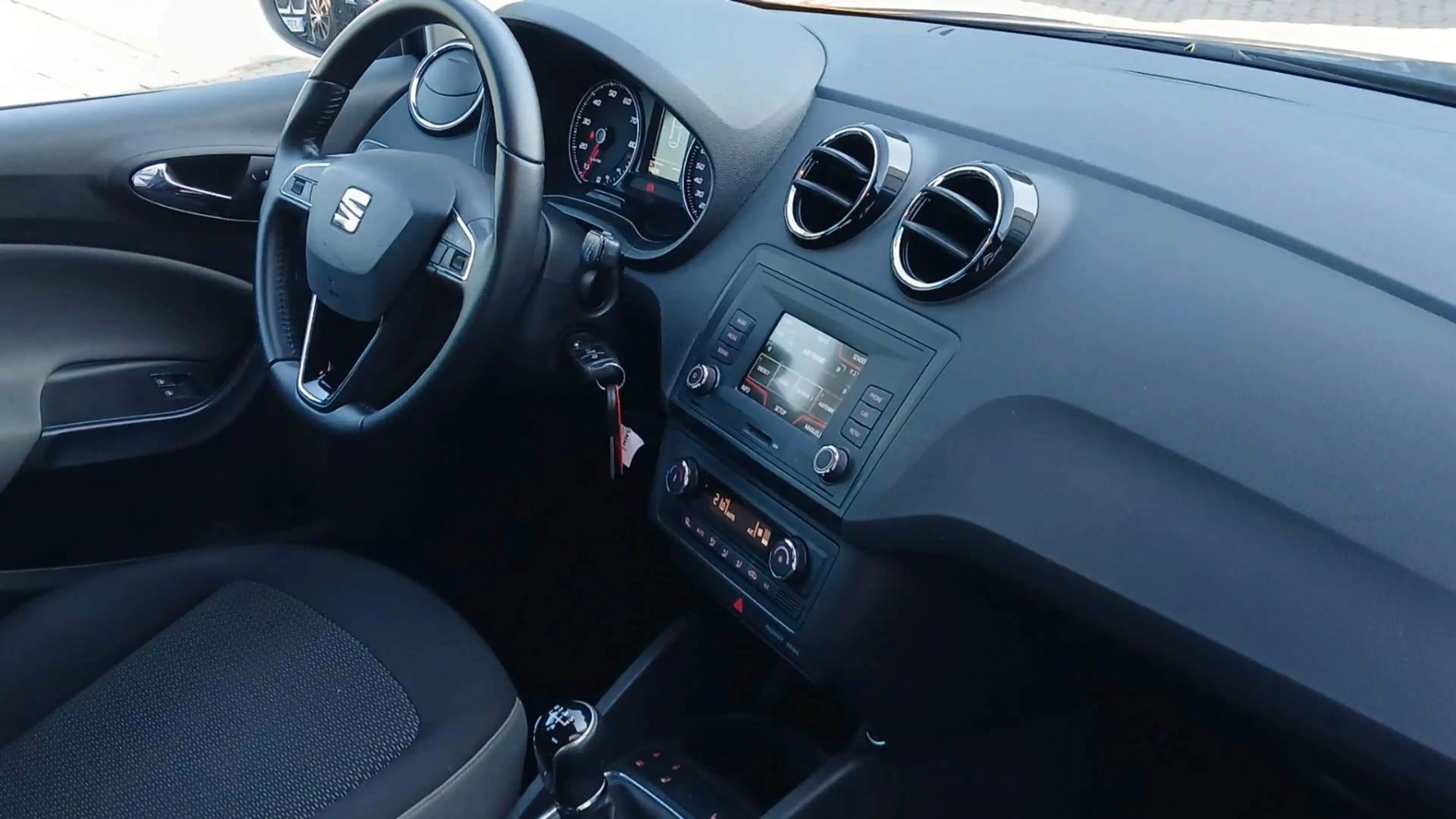 SEAT Ibiza Style — photo 8