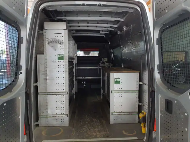 Mercedes-Benz Sprinter view 15