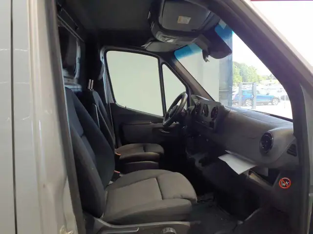 Mercedes-Benz Sprinter view 8