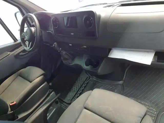 Mercedes-Benz Sprinter view 9